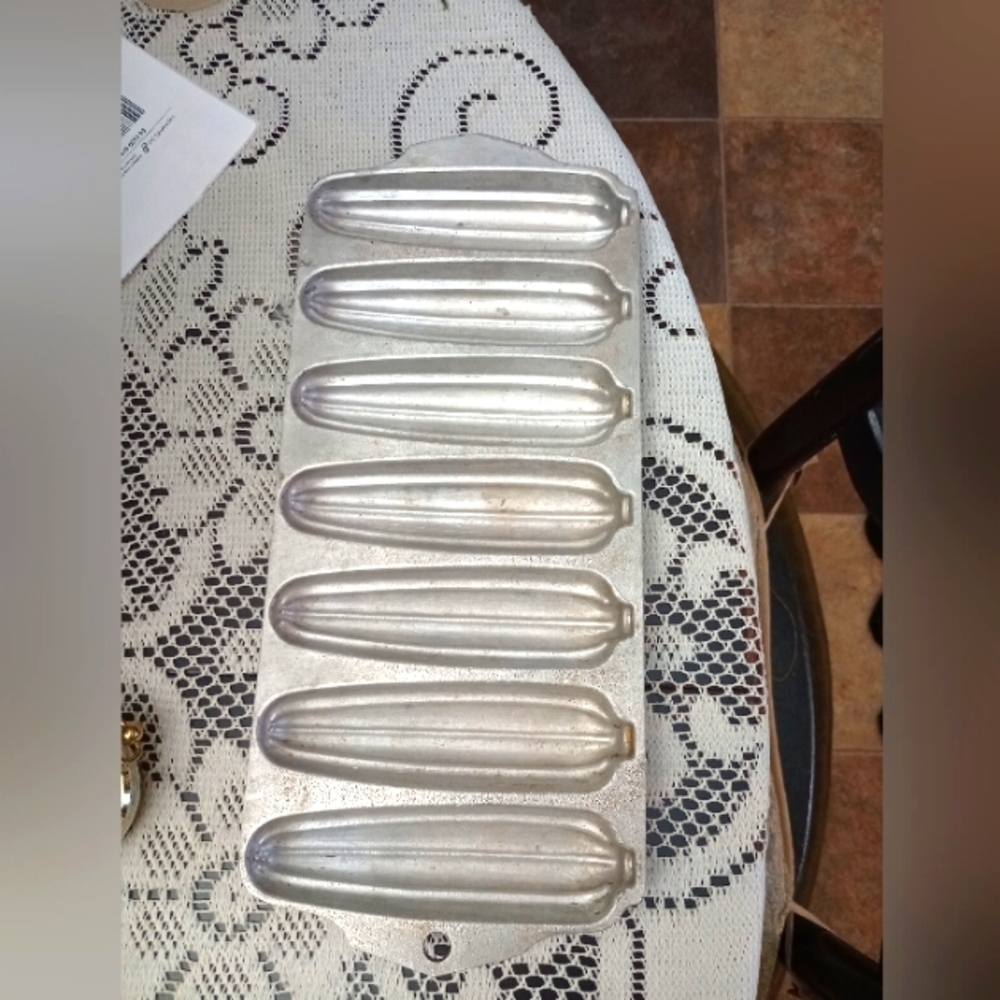 Vintage Aluminum Wearever Cornbread Pan